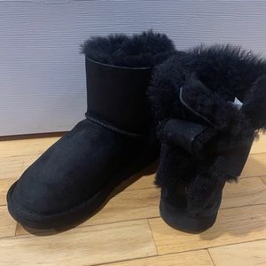 UGG Classic Heritage Bow - Black Size 7